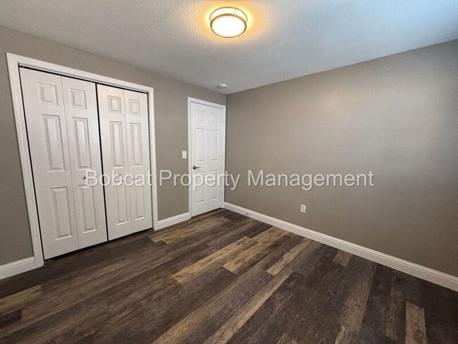 Building Photo - 2066 Southridge Ct