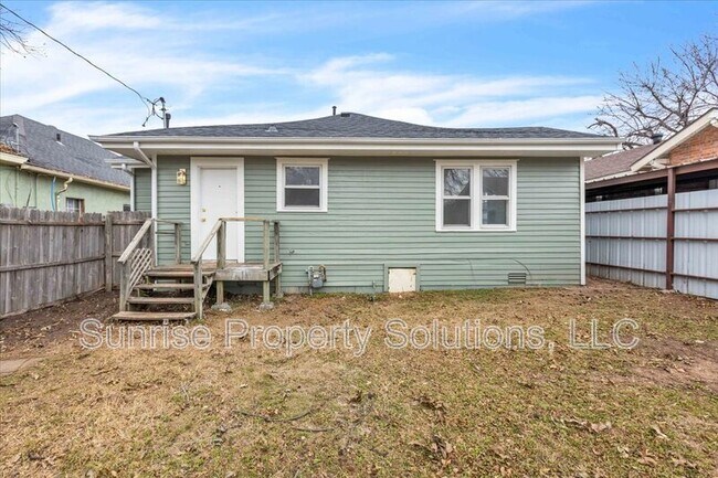 Building Photo - 1704 NW 32nd St