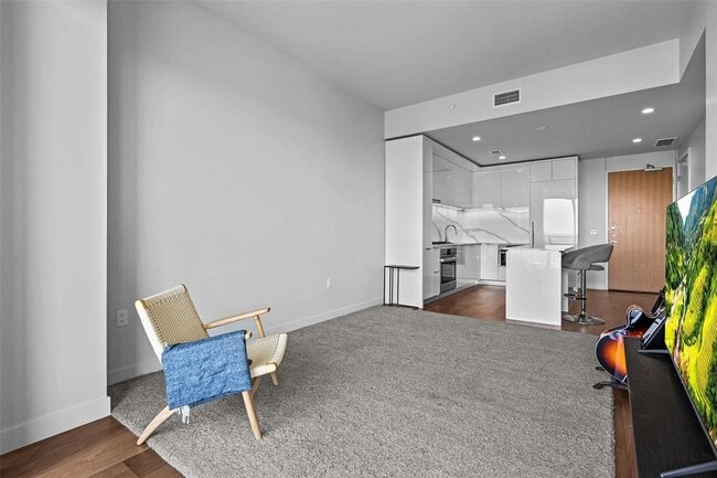 Building Photo - 44 East Ave