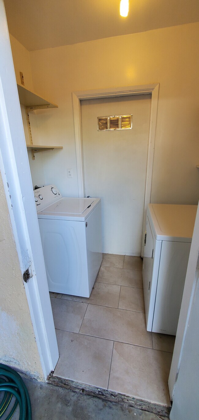 Building Photo - 11913 Culver Blvd