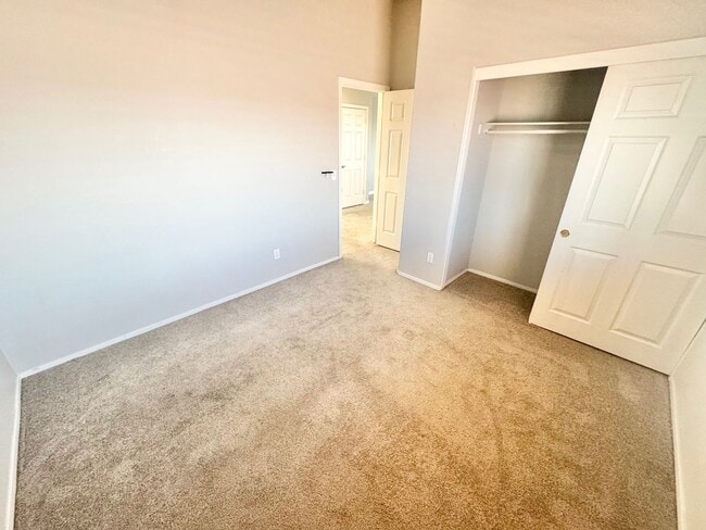 Building Photo - LIMITED TIME ONLY: $500 OFF 2ND MONTH'S RENT -MOVE IN W/IN TWO WEEKS TO TAKE ADVANTAGE of this Be...