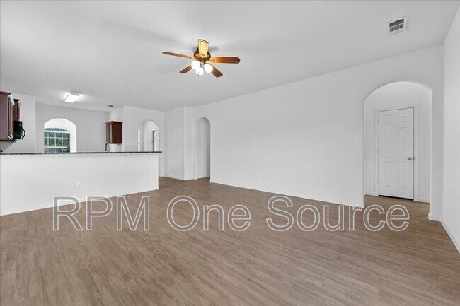 Building Photo - 113 Oriole Dr