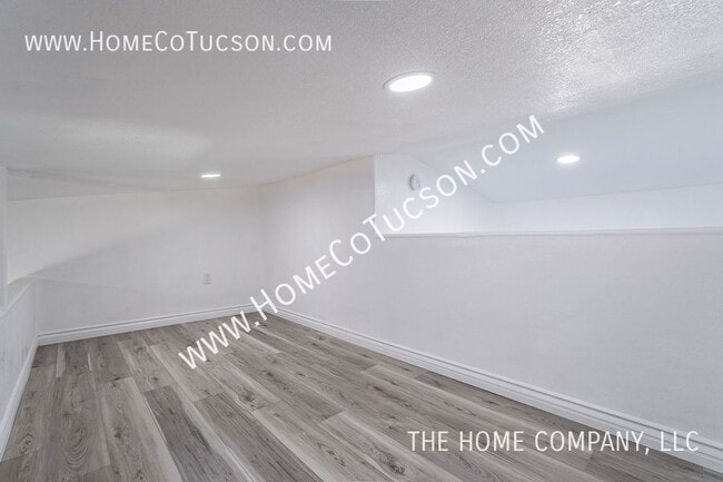 Building Photo - 2581 W Camino De La Joya