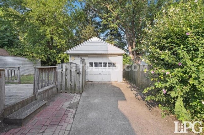 Building Photo - 3714 Wallwerth Dr