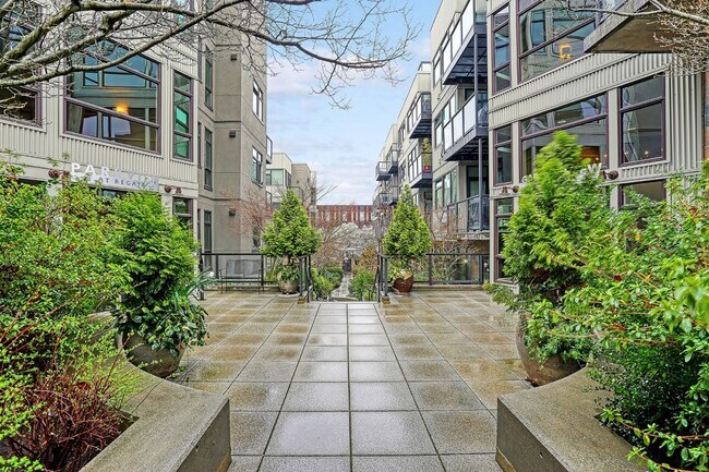 Building Photo - 2Bd/2Ba Seattle Condo