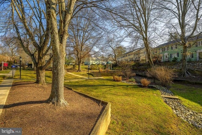 Building Photo - 9848 Hollow Glen Pl