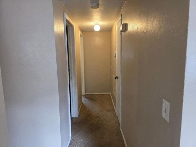 Building Photo - Move-In Ready 2BR/2BA Triplex with Patio & Parking in Prime Location