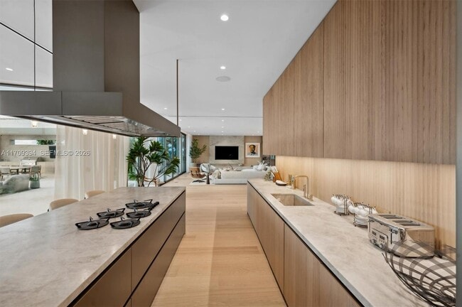 Building Photo - 424 W Rivo Alto Dr