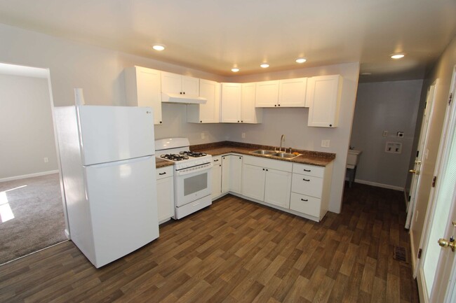 Building Photo - Revitalized 3 Bed 1 Bath Ranch