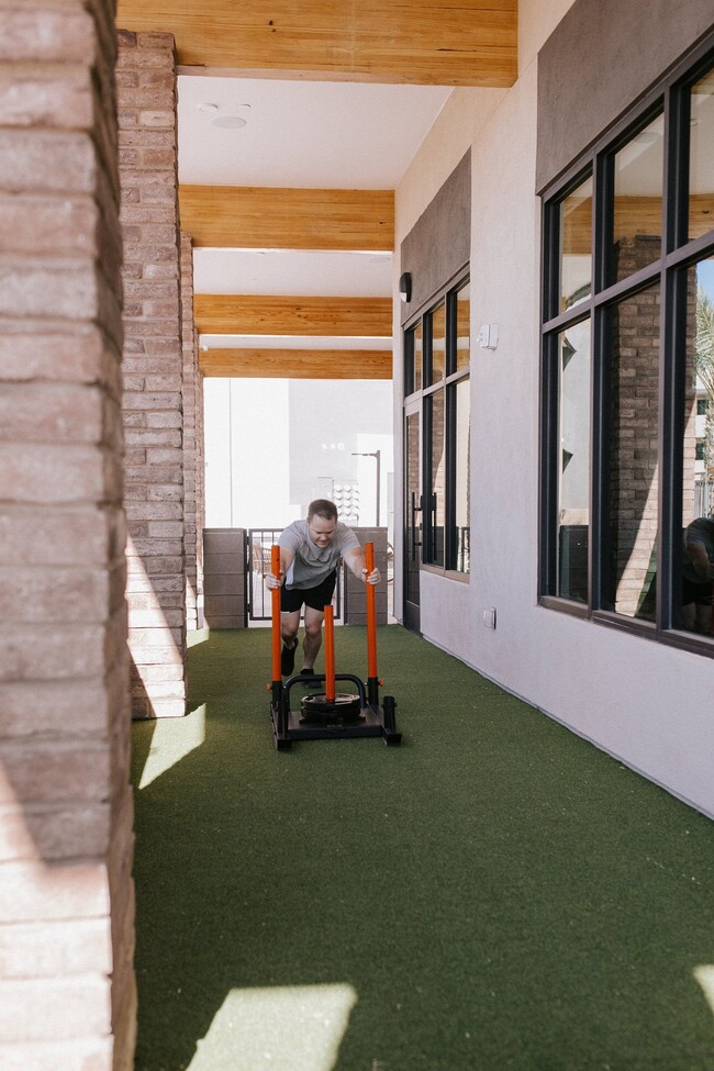 Outdoor Workout Lawn - Amavida Marana