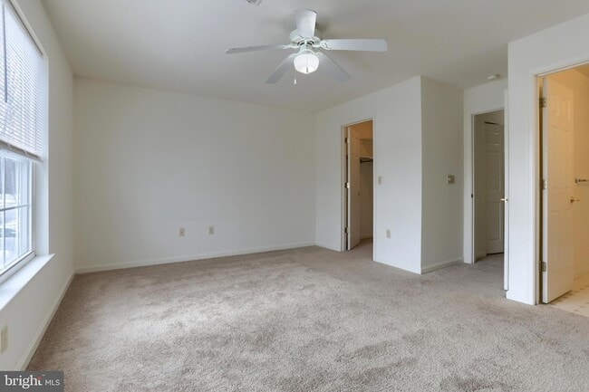 Building Photo - 211 Sparrow Rd