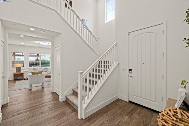 Building Photo - 318 Paradiso Ct
