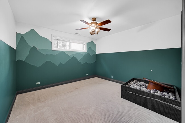 Building Photo - 548 E 50th St
