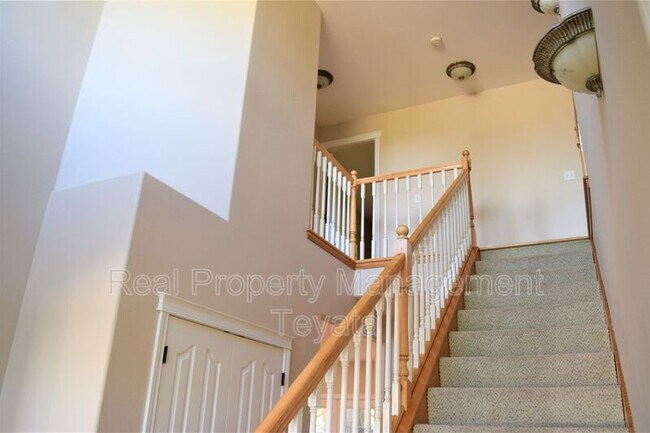 Building Photo - 6139 N Beulah Ave