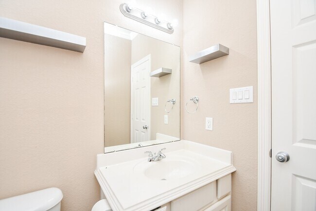 Building Photo - 3202 Holly Meadow Dr