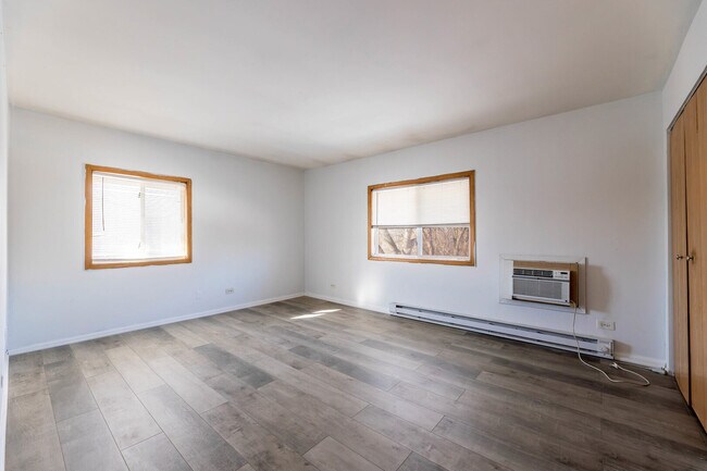 Building Photo - 1950 Canal St