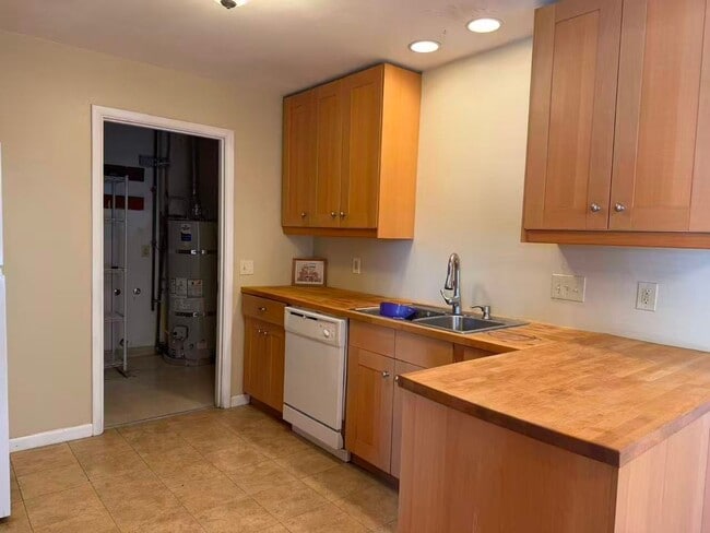 Building Photo - 820 NW 28th St