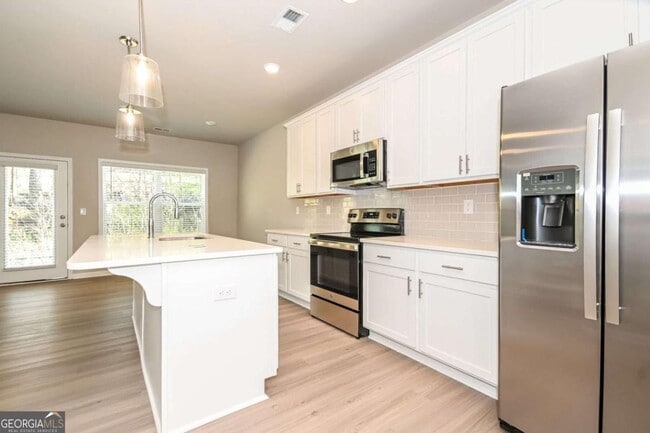 Building Photo - 818 Calvin Pk Dr