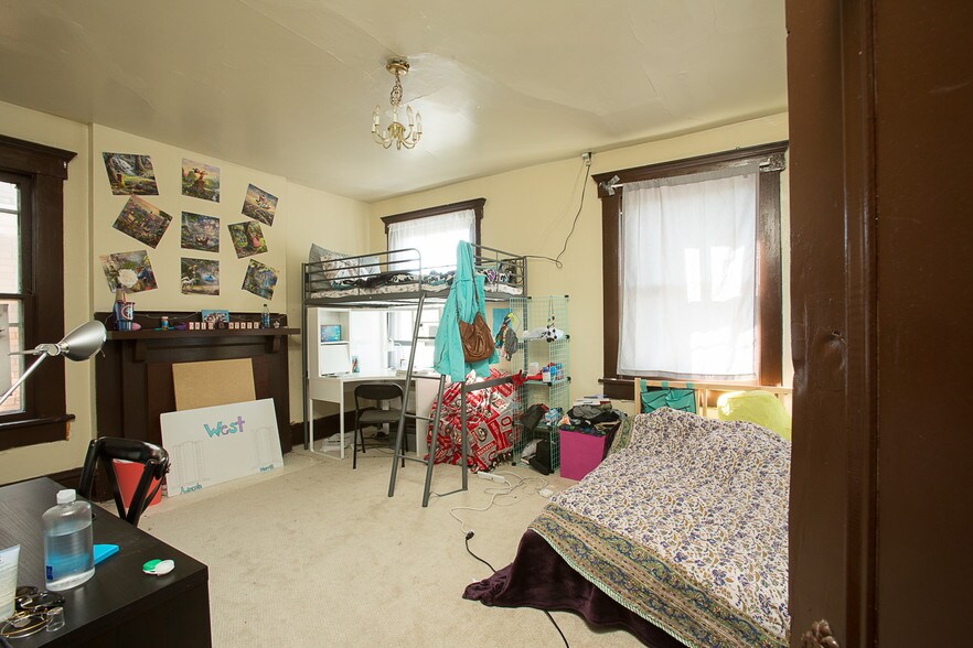 Building Photo - 2136 Summit St