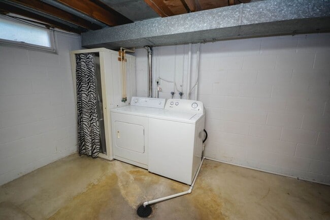 Building Photo - Ranch style home with incredible updates throughout!