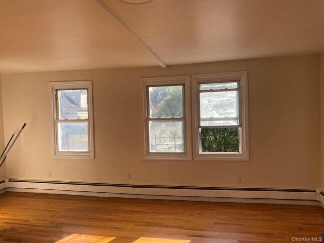 Building Photo - 111-15 205th St