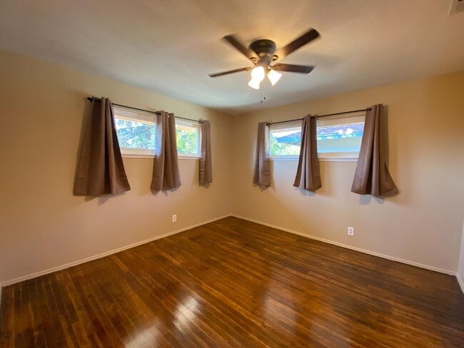 Building Photo - 1545 W Sussex Way