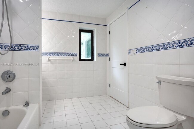 Building Photo - 6230 SW 112th St