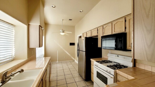 Building Photo - 7524 Holloran Ct
