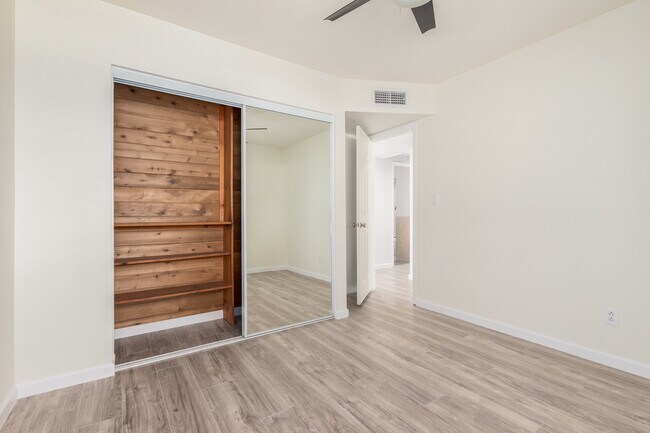 Building Photo - 5343 E Nisbet Rd