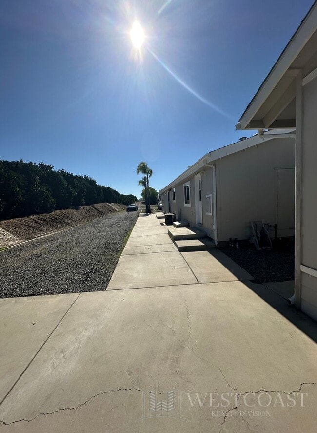 Building Photo - 41644 Valencia Way