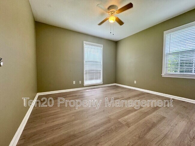 Building Photo - 5953 Windsor Dr