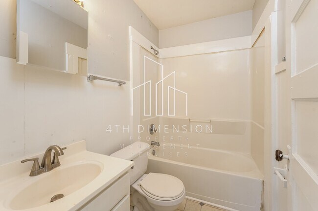 Building Photo - 2/1 Bath Home Near Downtown - Accepts Vouc...