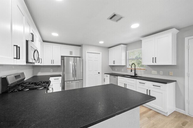 Building Photo - 1413 Catalina Dr