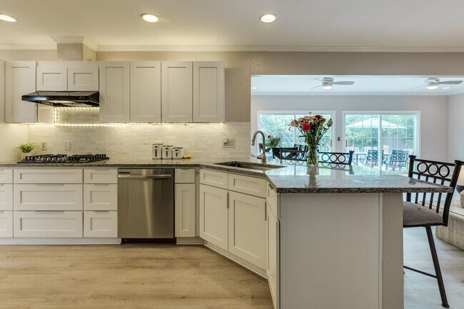 Building Photo - 3002 Stardust Dr