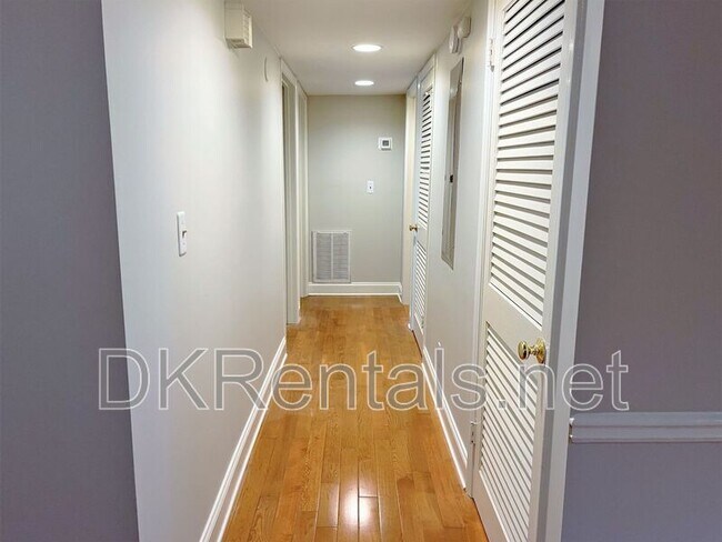 Building Photo - 82 Montre Square NW