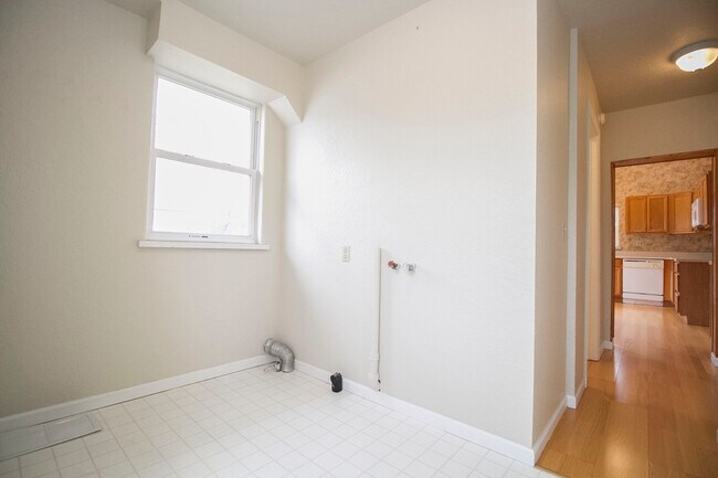 Building Photo - 6910 Brint Rd