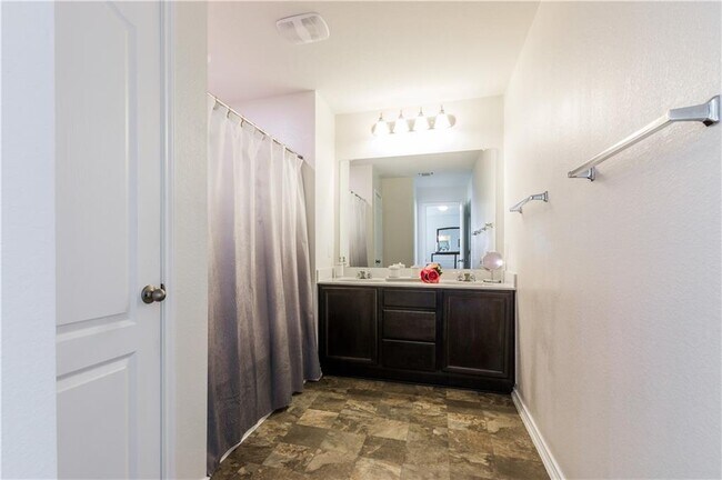 Building Photo - 6729 Horseshoe Pond Dr