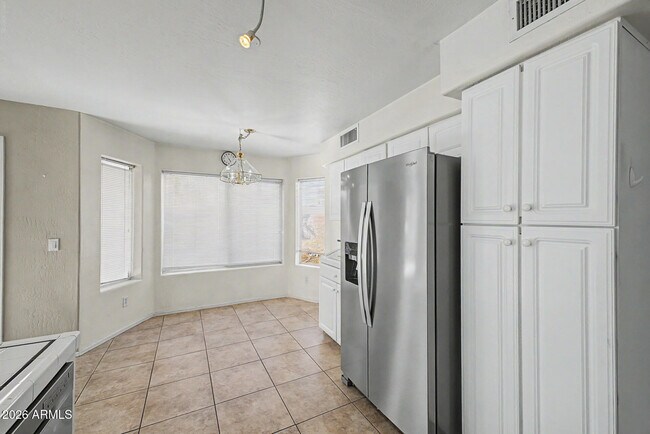 Building Photo - 13166 W Cypress St