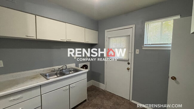 Building Photo - 3228 Lyndale Ave