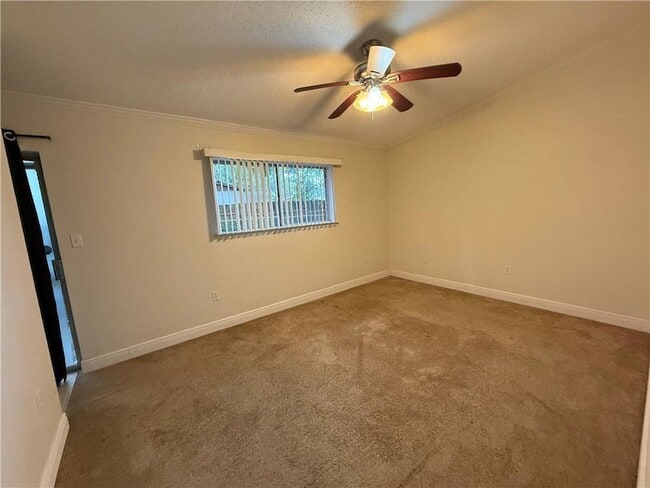 Building Photo - 306 Clover Dr