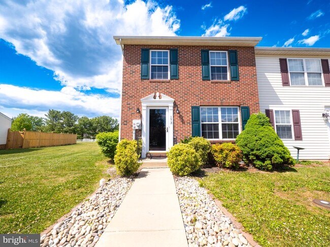 Building Photo - 173 Equestrian Dr