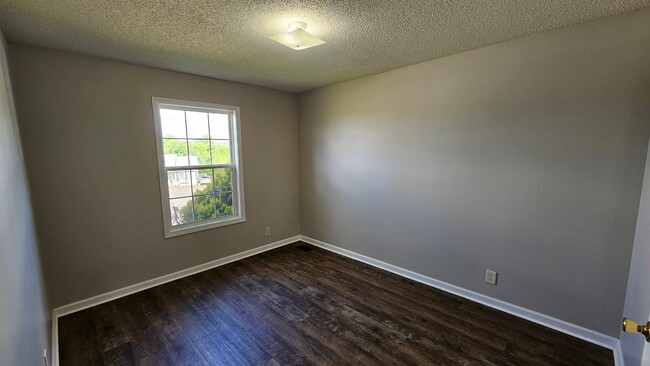 Building Photo - Close to Post! Cul-de-sac! NO CARPET! 3 bed 2 bath with large Fenced in backyard!
