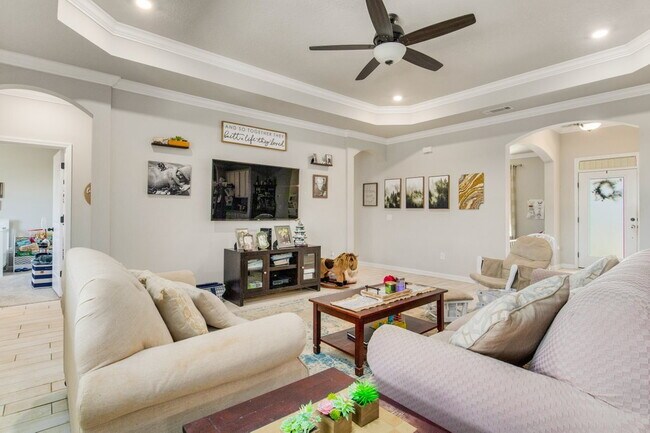 Building Photo - Bright, Beautiful Home in the Highly Desirable Sunrise Gated Community!