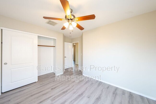 Building Photo - 2721 E Bart St