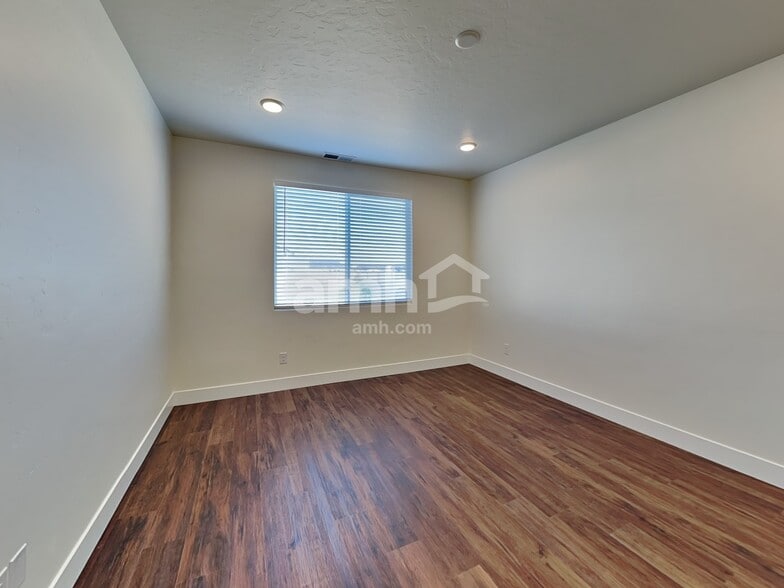 Building Photo - 941 N Rivermist Pl