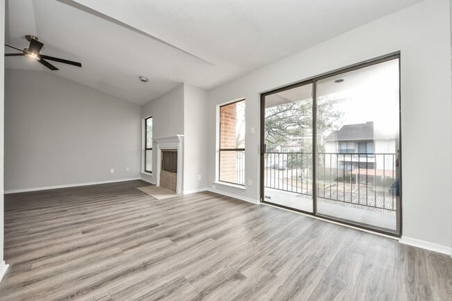 Building Photo - 1818 Augusta Dr