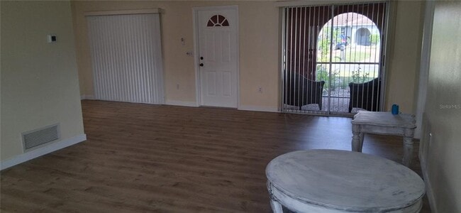 Building Photo - 441 E Rubens Dr