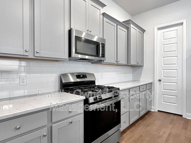 Building Photo - 420 W Respite Ln