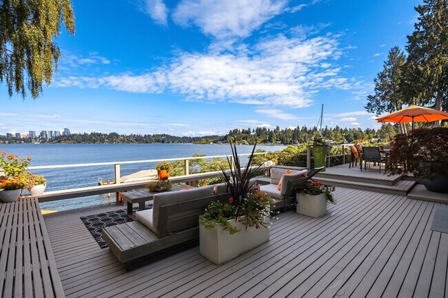 Building Photo - 3Bd/3.5Ba Mercer Island House