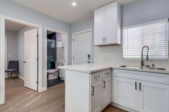 Building Photo - 6504 W 84th Pl